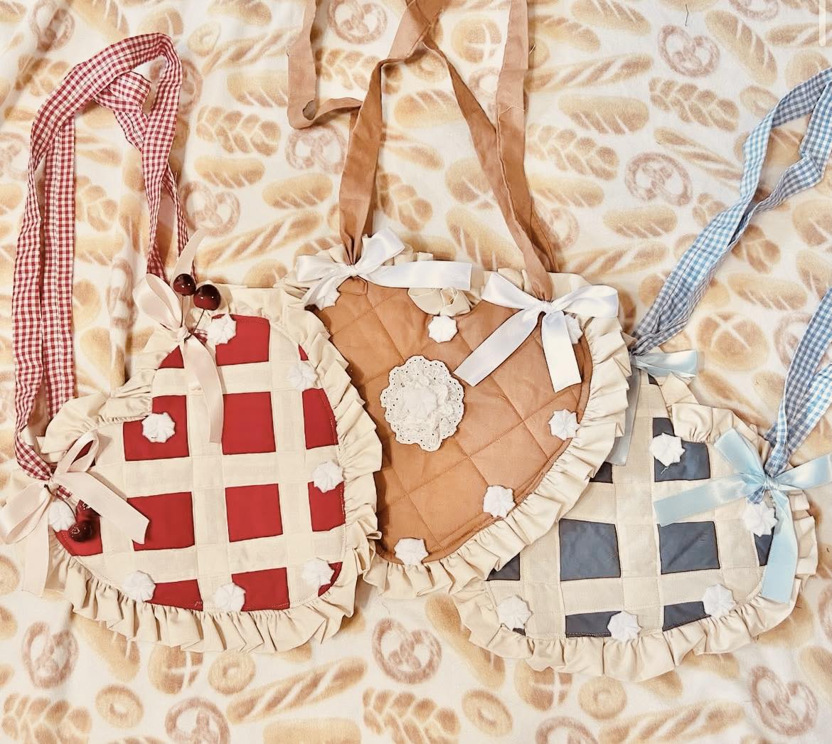 kawaii ruffle heart pie bag