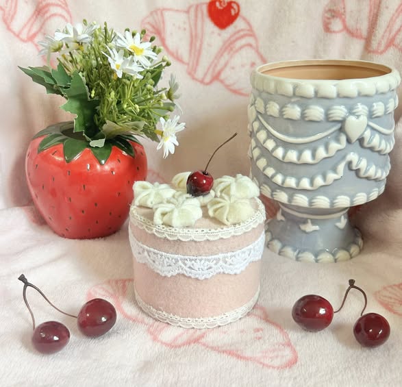 mystery cake jewelry box